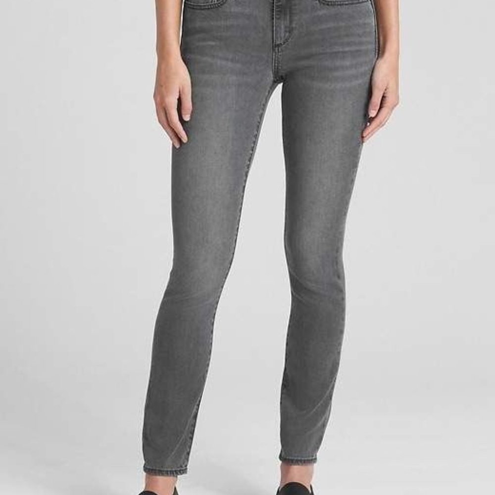 BNWT Gap Soft Wear Mid Rise True Skinny Jeans